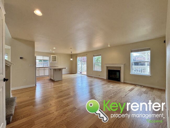 Building Photo - Newly Updated 5-Bedroom Home in Quiet Span...