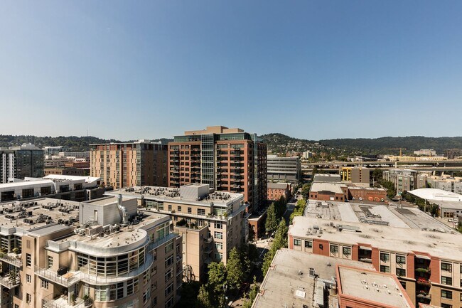 Building Photo - Modern Elegance at the Cosmopolitan on the Park