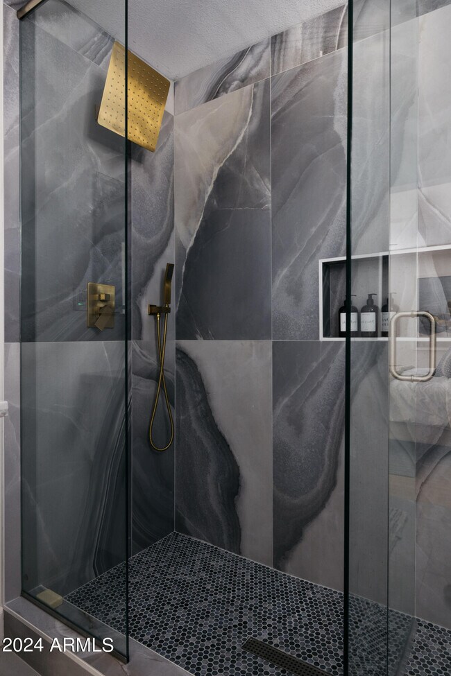 Building Photo - 6629 E Dreyfus Ave