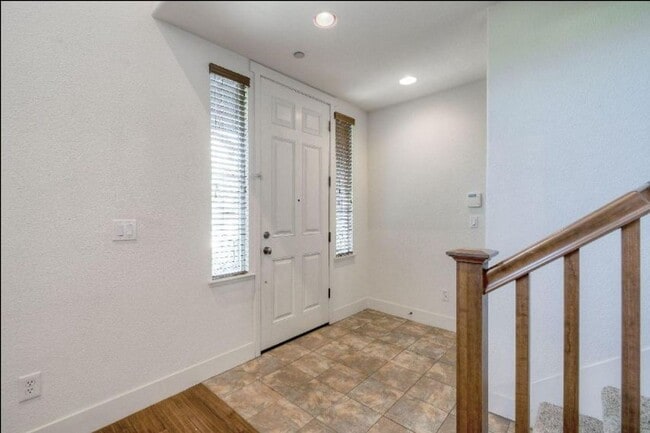 Building Photo - 405 Washington Square