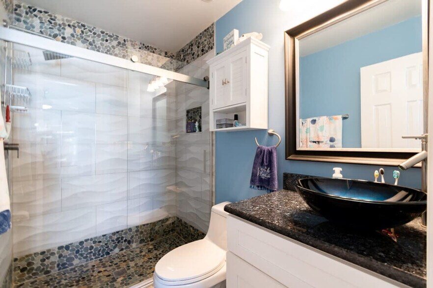 Building Photo - 516 Beach Park Ln