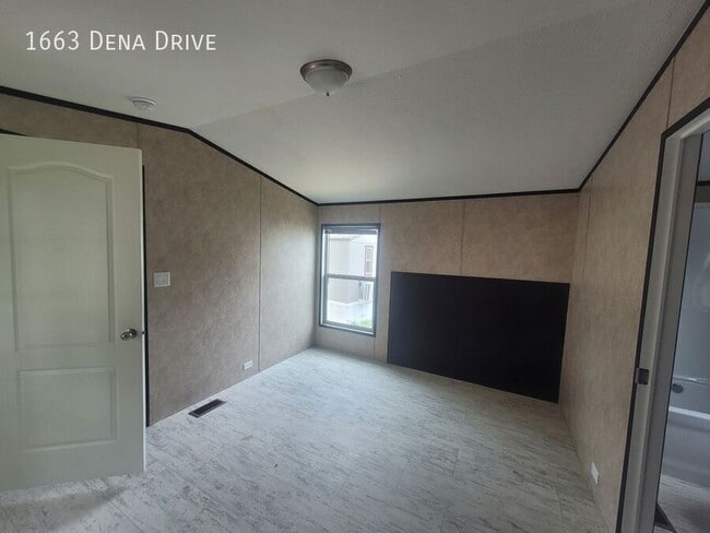 Building Photo - 1663 Dena Dr