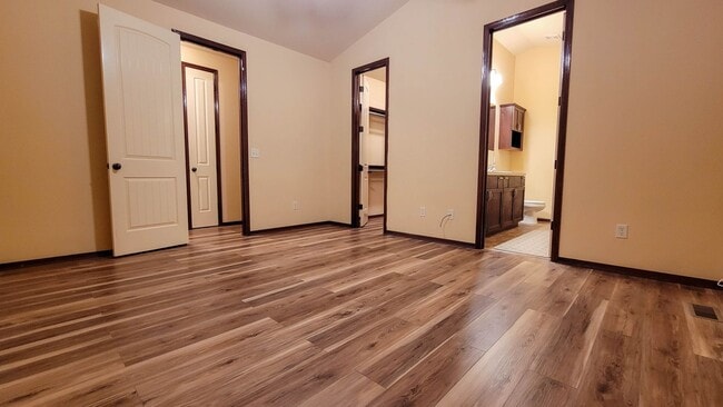 Building Photo - 6614 N Upchurch