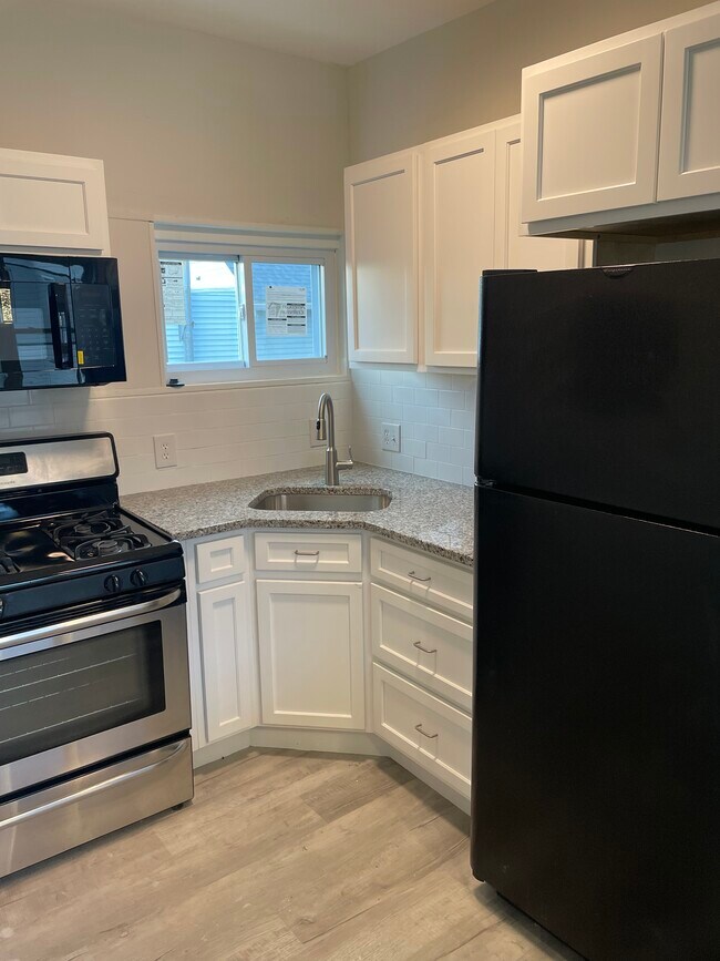 Building Photo - 4809 Meade St NE