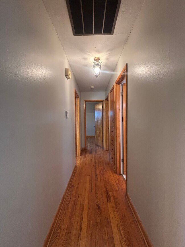 Building Photo - Come see this 4 Bedroom 2 Bathroom House!