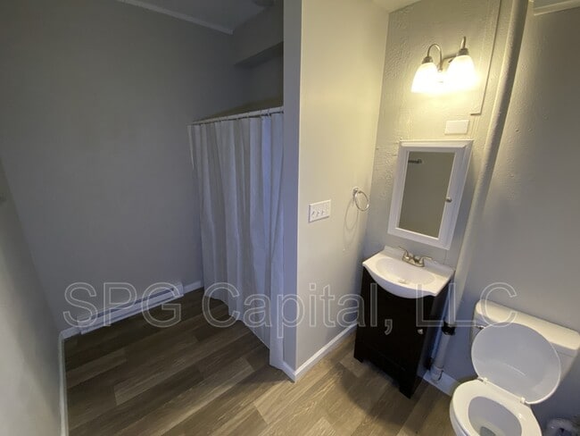 Building Photo - 226 Chestnut St