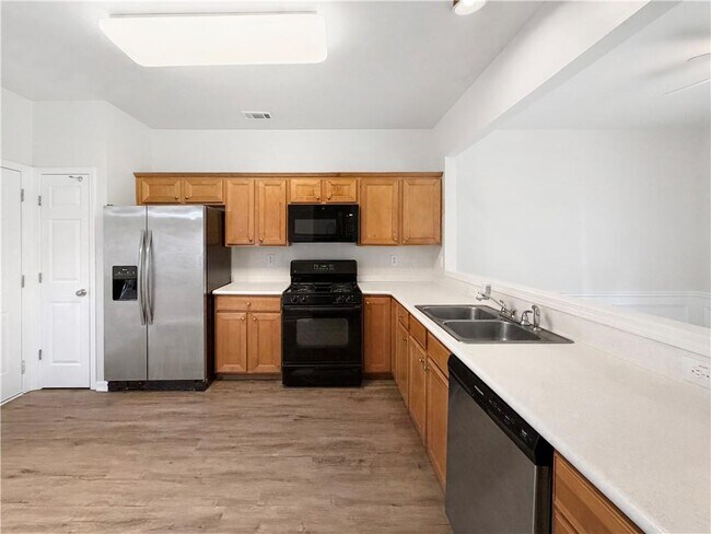 Building Photo - 2425 Fairlie Dr