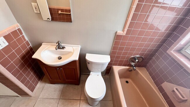 Building Photo - Lovely 3 Bedroom, 2 Bathroom Home in Melbo...