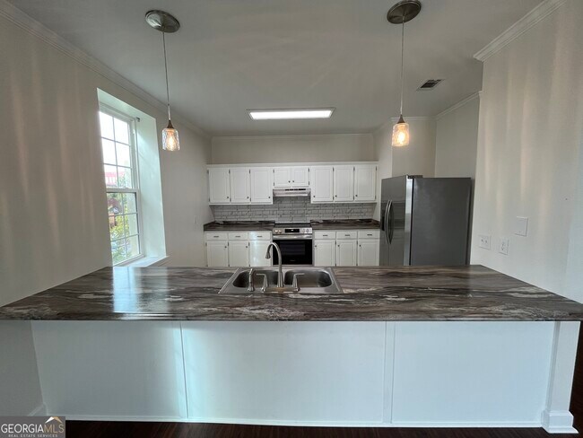 Building Photo - 65 E Main St