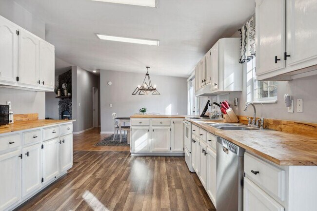 Building Photo - 1009 Sumac Ct