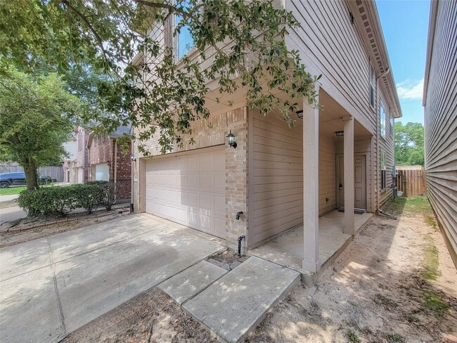 Building Photo - 17146 Amarose Dr