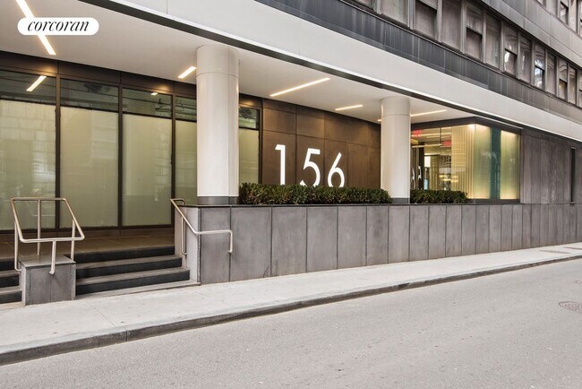 Primary Photo - 156 William St