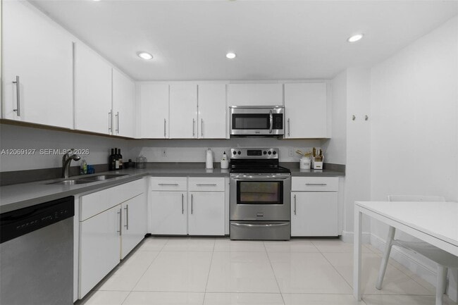 Building Photo - 9801 Collins Ave