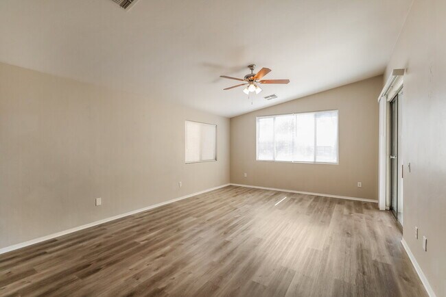 Building Photo - 12465 N Stone Ring Dr