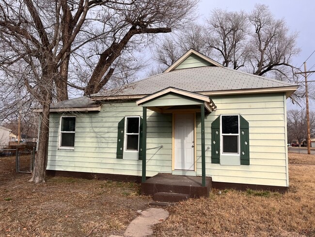 Primary Photo - 700 W 8th Ave