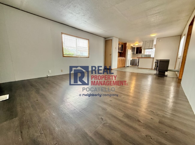 Building Photo - 3 bedroom 1 bath Mobile Home