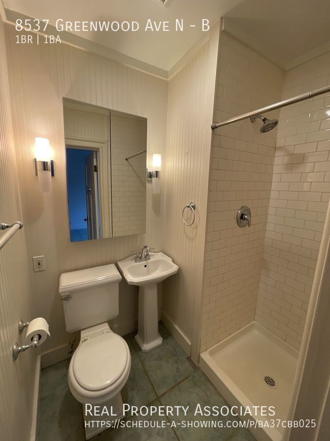 Building Photo - 8537 Greenwood Ave N