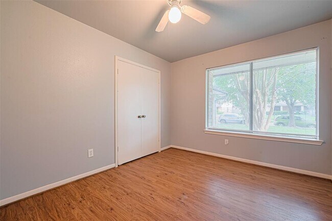 Building Photo - 15238 Ensenada Dr