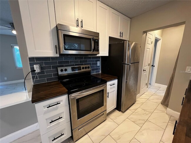 Building Photo - 2893 Webley Dr NE