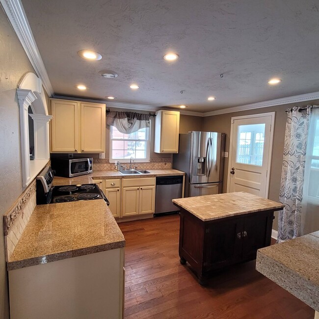 Building Photo - Upper St. Clair 4 Bedroom Home - In ground...