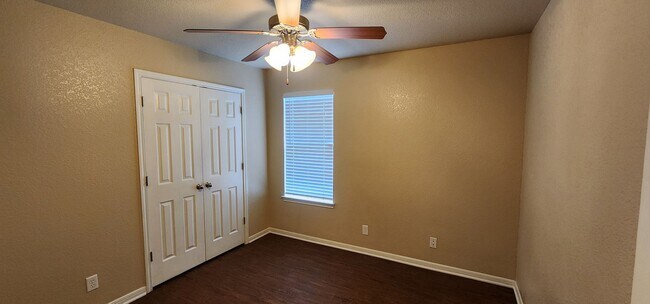Building Photo - 3 Bedroom 2 bath Duplex South Killeen VIEWABLE SOON