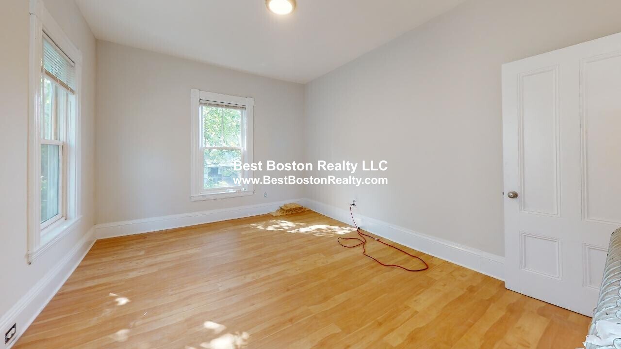 Building Photo - 156 School St