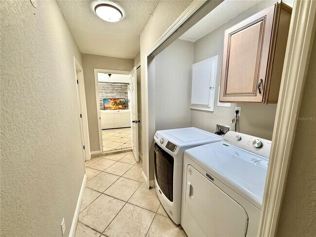 Building Photo - 102 Titan Dr