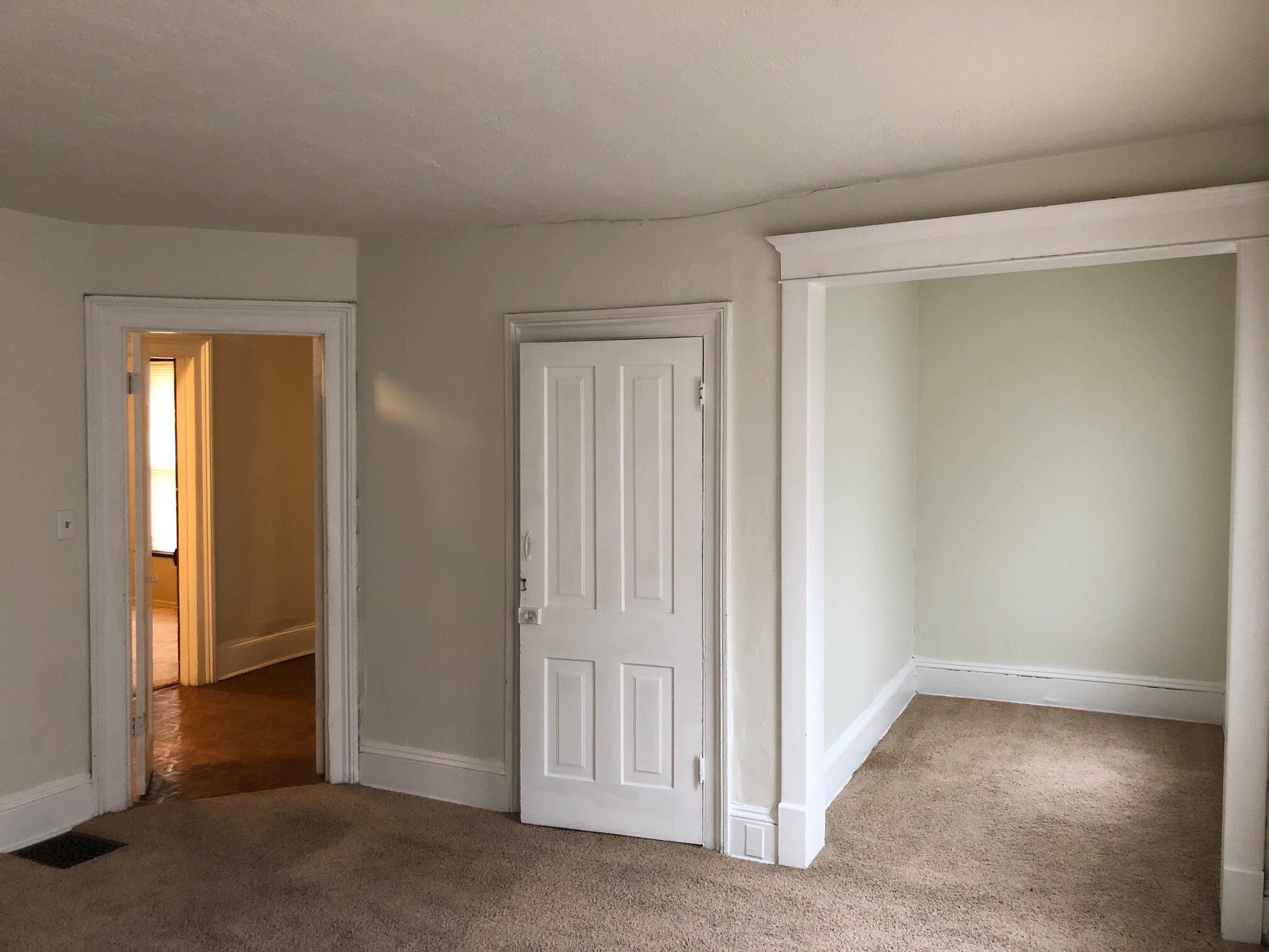 Building Photo - 516 E Chestnut St