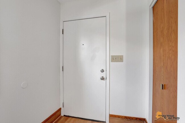 Building Photo - 2606 W 30th Ave