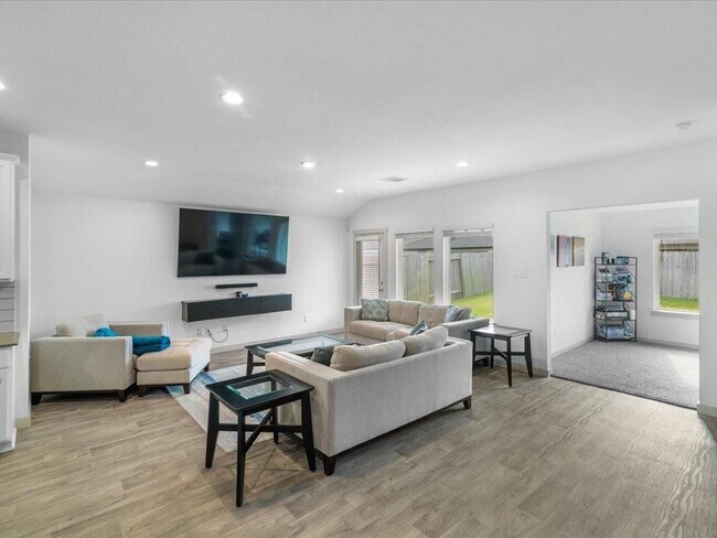 Building Photo - 1702 Maclane Ct