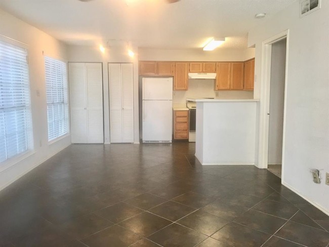 Primary Photo - 14235 Bissonnet St
