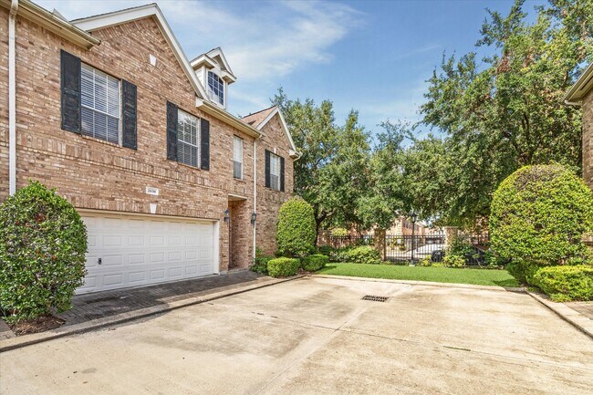 Building Photo - 2838 Briarhurst Park