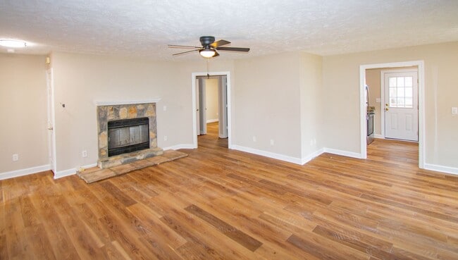 Building Photo - Coming Soon! Renovated 3 Bedroom 2 Bathroom- No Pets