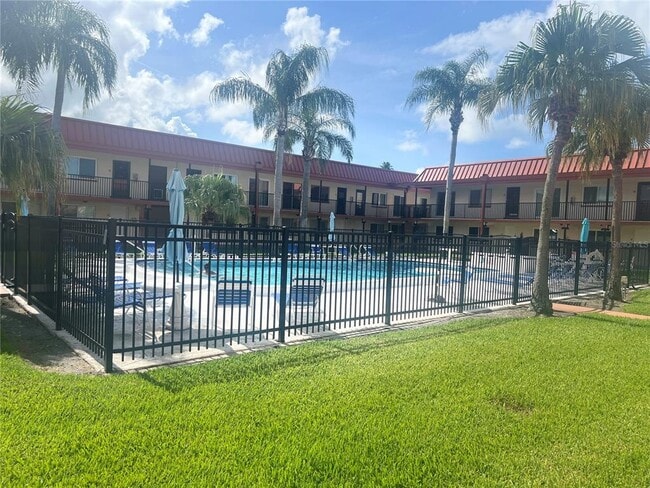 Building Photo - 10365 Paradise Blvd
