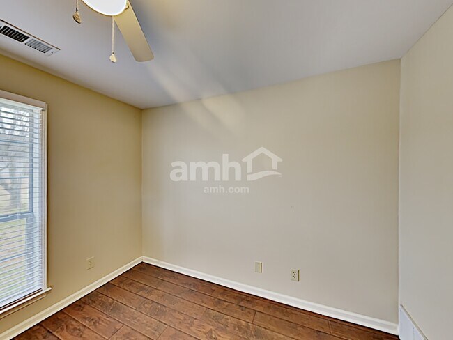 Building Photo - 1123 Tara Dr