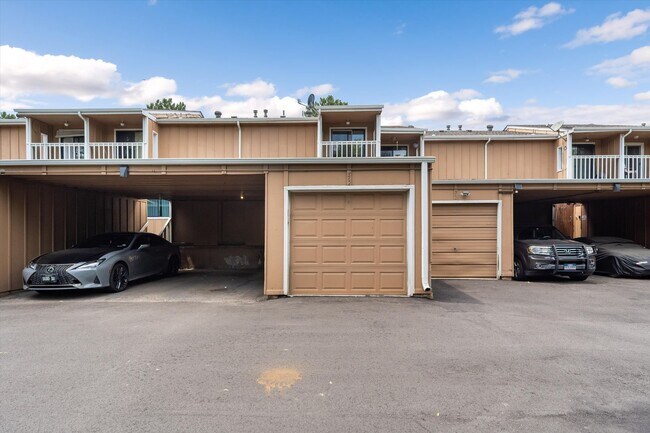Building Photo - 2 bedroom 3 bath Updated townhome in Lakewood!