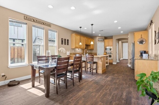 Building Photo - 300 W Alameda Dr