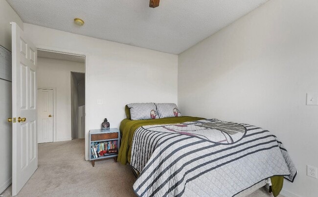 Building Photo - Updated 4 bedroom 2.5 bath home in Ocean Springs!