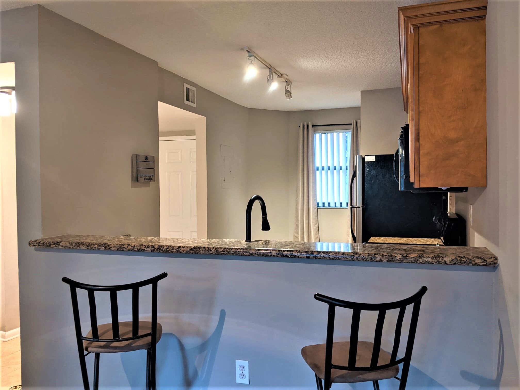 Building Photo - 9959 Nob Hill Ct