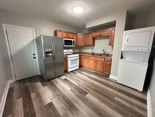 Building Photo - 3 Bedroom Detached Home