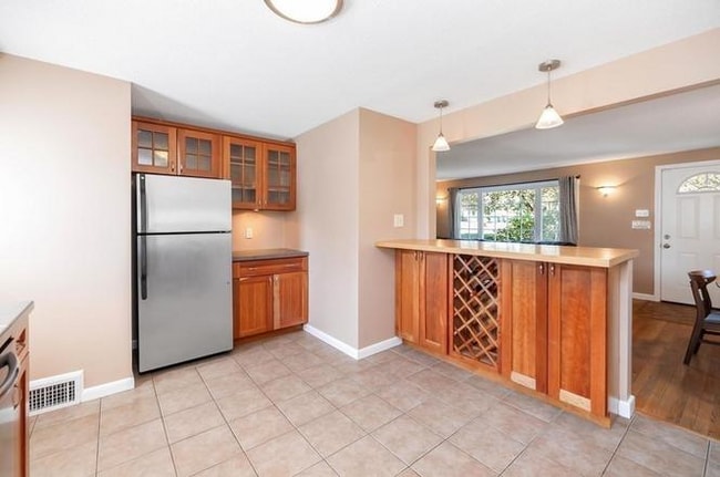 Building Photo - 257 Winton St