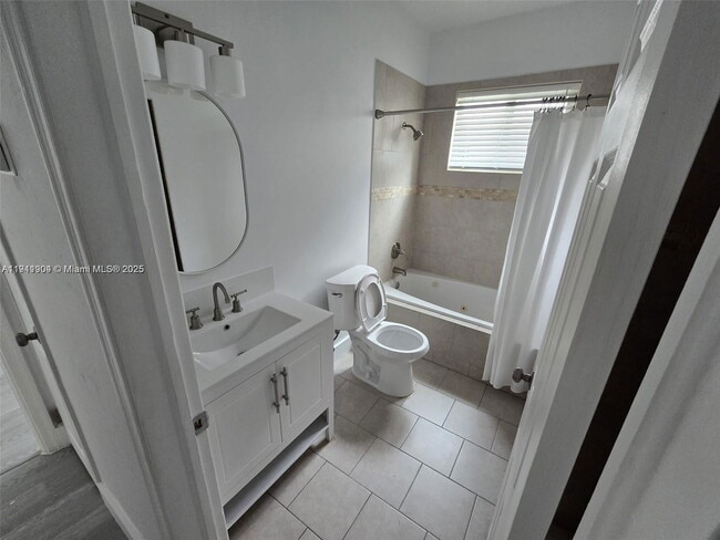 Building Photo - 1637 SW 17th St