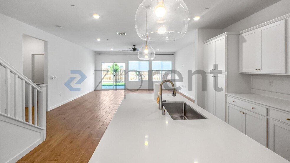 Building Photo - Unit