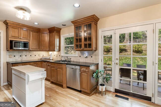 Building Photo - 1460 Valley View Rd