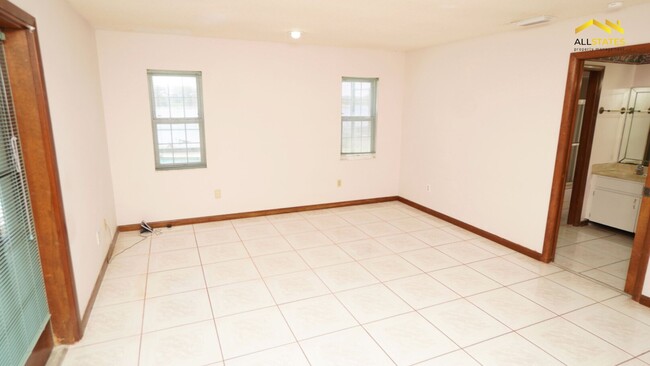 Building Photo - 3826 N Lake Orlando Pkwy