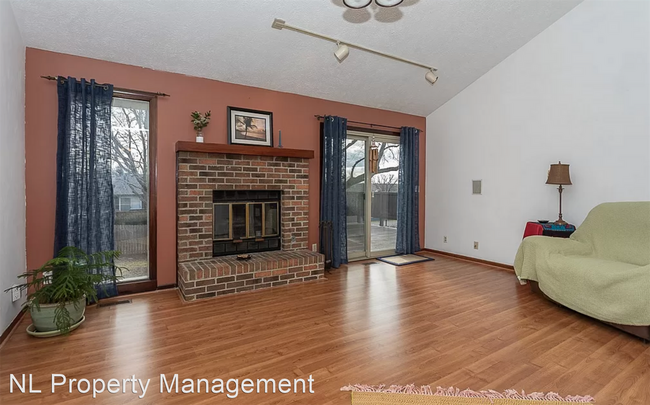 Building Photo - 4 br, 3 bath House - 13717 Valley Street