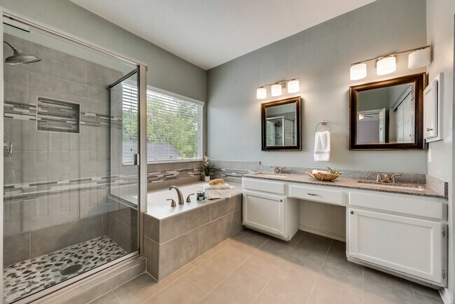Building Photo - 4231 Crestedge Dr