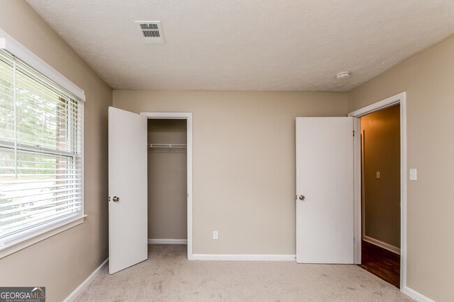 Building Photo - 3940 Scott Dr