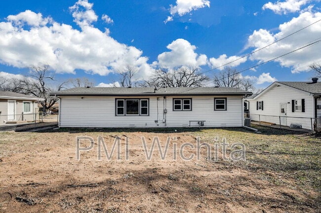 Building Photo - 1433 N Kokomo Ave