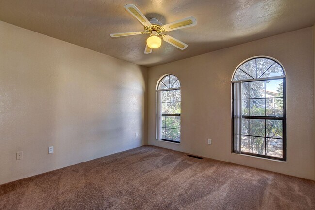 Building Photo - Pet Friendly 4 bedroom, 3 bath home for rent!